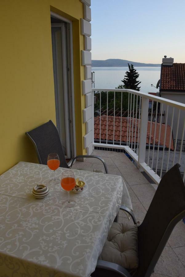 App Lu 5 Novi Vinodolski Exterior foto